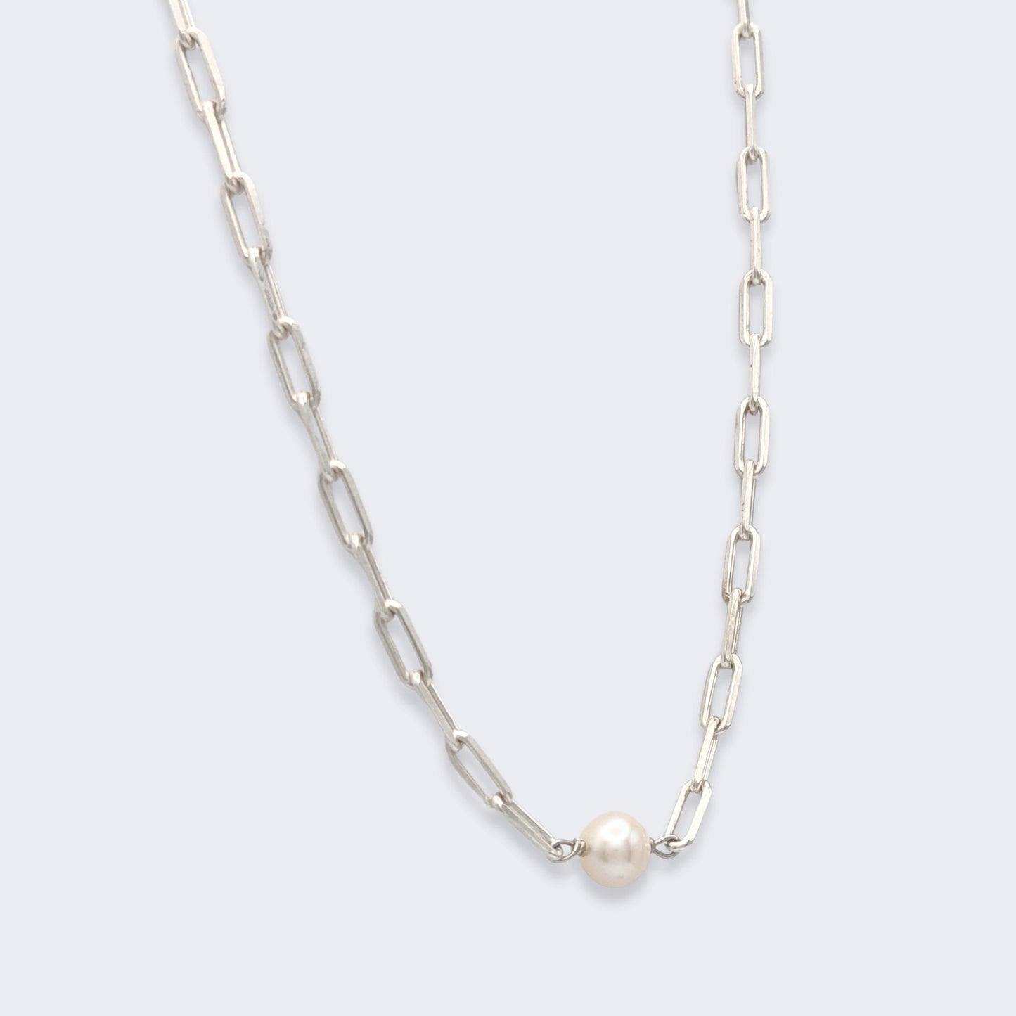 em mini paper clip pearl necklace in sterling silver (right side view)