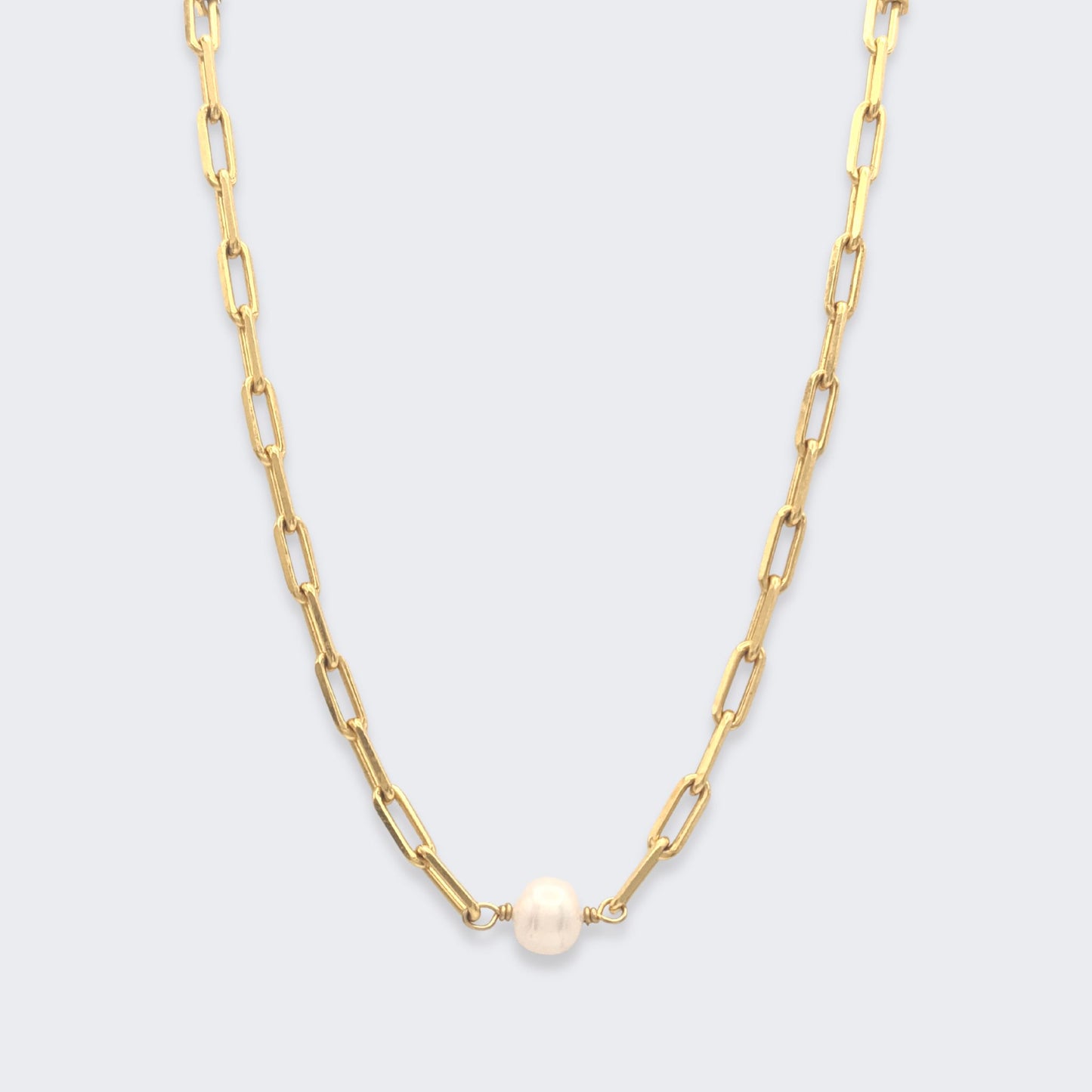 em mini paper clip pearl necklace in 18k gold vermeil (front view)