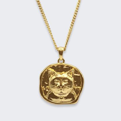 lars cat medallion necklace in 18k gold vermeil (front view)