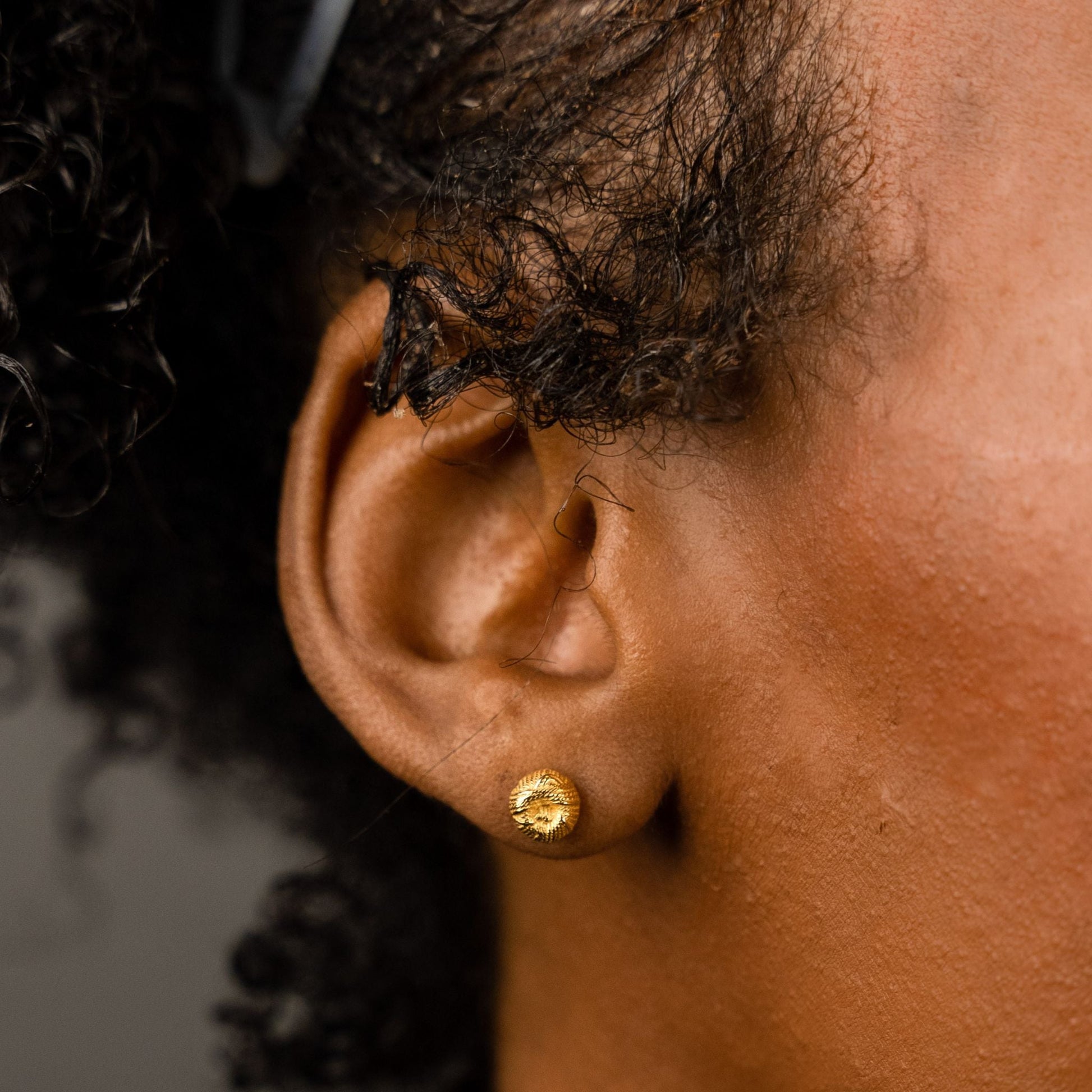 female model wearing the ren yarn stud earring in 18k gold vermeil